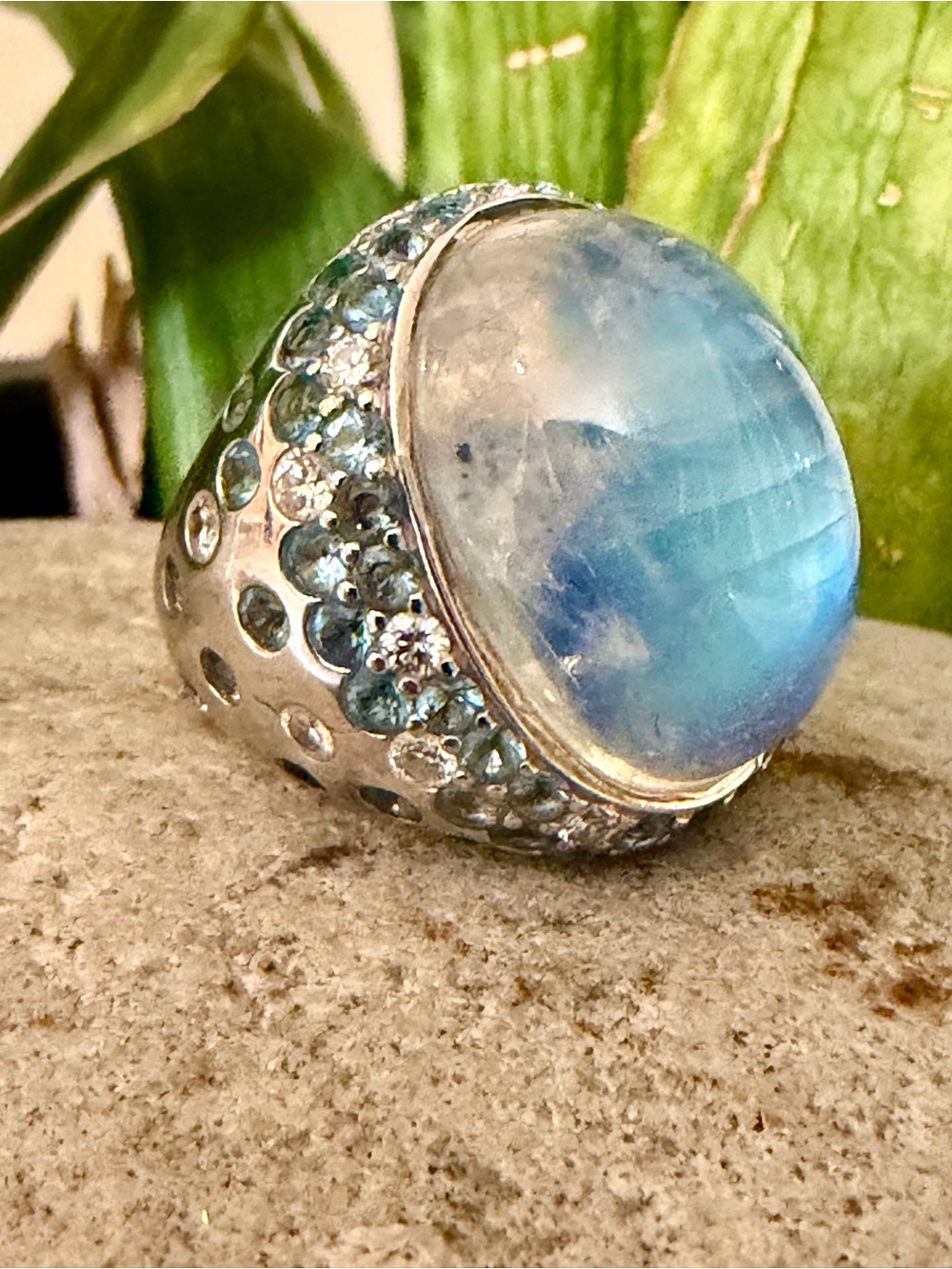 Rodney Raynor 18 karat gold moonstone Diamond Ring - Picture 9 of 11